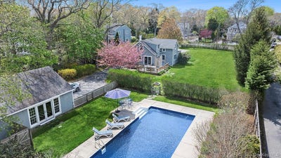 /international/us/24-baycrest-avenue-westhampton-ny-110108169456/