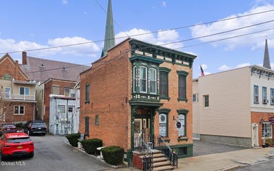 /international/us/153-barrett-street-schenectady-ny-110108341605/