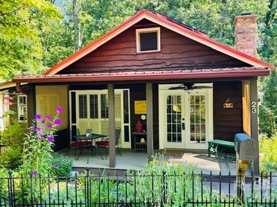 /international/us/23-leatherwood-lane-hendersonville-nc-110109259557/