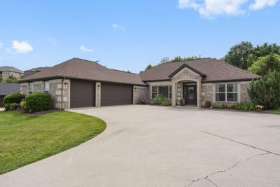 /international/us/124-stoney-pointe-drive-hollister-mo-110108394006/