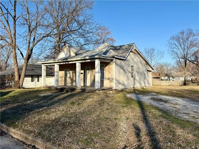 /international/us/221-n-clay-street-nevada-mo-110106022566/