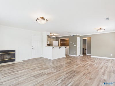 /international/us/263-waters-edge-lane-madison-al-110108355084/