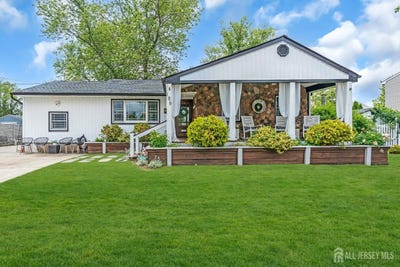 /international/us/186-lohsen-avenue-middletown-nj-110099989921/