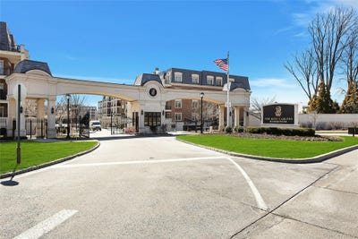 /international/us/1000-royal-court-north-hills-ny-110108488657/