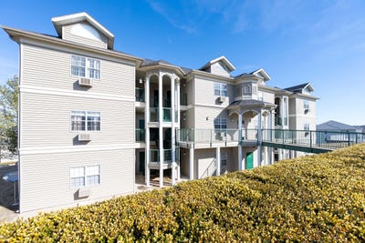 /international/us/835-fairview-street-branson-mo-110108417095/