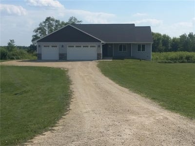 /international/us/1267-146th-avenue-new-richmond-wi-110100691094/