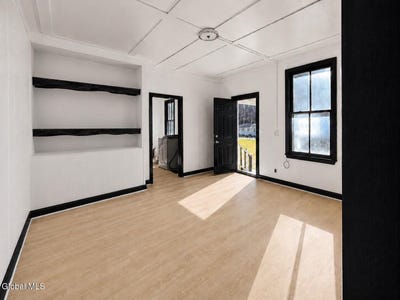 /international/us/86-w-main-street-north-adams-ma-110108220184/