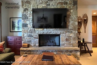 /international/us/3340-w-cody-lane-teton-village-wy-110099557442/