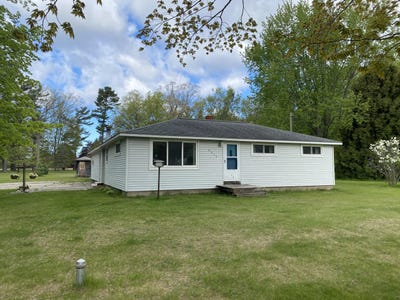 /international/us/8615-indian-bay-road-montague-mi-110108208335/