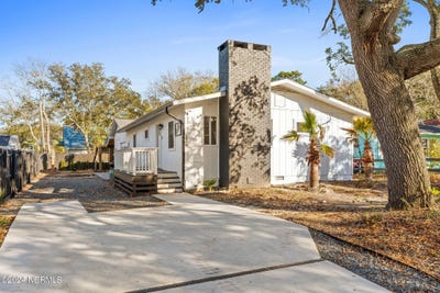 /international/us/226-ne-48th-street-oak-island-nc-110107267769/