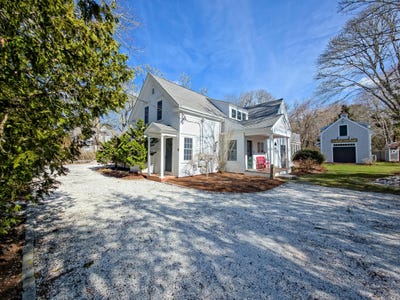 /international/us/552-main-street-cotuit-ma-110106310657/