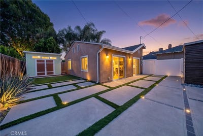 /international/us/6904-mclennan-avenue-lake-balboa-ca-110107939250/