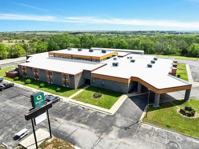 /international/us/3232-n-summit-st-arkansas-city-ks-110108218840/