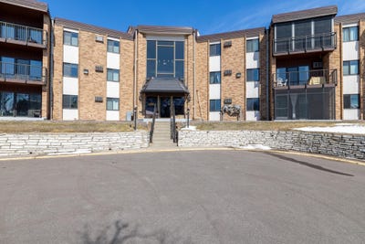 /international/us/2700-oxford-street-n-roseville-mn-110106679190/
