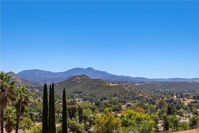 /international/us/16262-oak-springs-ramona-ca-110107317503/