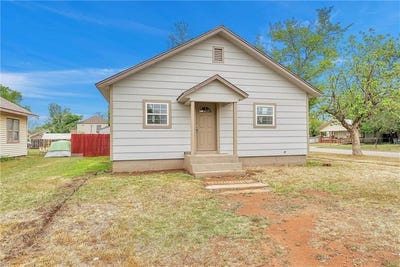 /international/us/301-n-9th-street-clinton-ok-110107853780/