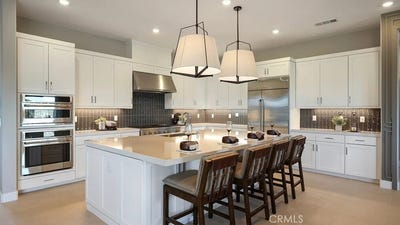 /international/us/24392-camino-oceano-valencia-ca-110107695533/