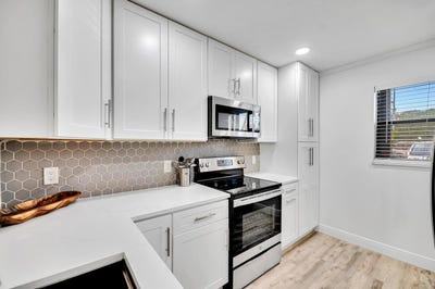 /international/us/701-n-indian-river-drive-fort-pierce-fl-110107810694/