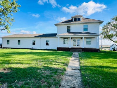 /international/us/2084-130th-st-essex-ia-110099199986/