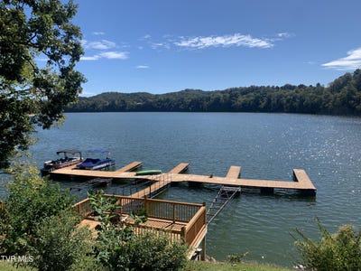 /international/us/15-lake-village-court-johnson-city-tn-110107615542/
