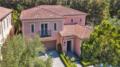/international/us/24-umbria-irvine-ca-110100987208/