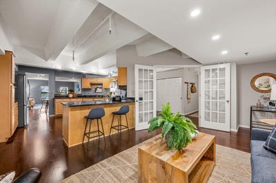 /international/us/270-e-highland-ave-milwaukee-wi-110108397748/