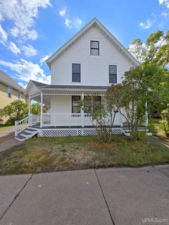 /international/us/121-fisher-street-marquette-mi-110110371819/