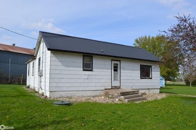 /international/us/106-1st-avenue-lakota-ia-110108607357/