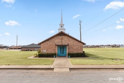 /international/us/801-n-1st-street-iowa-park-tx-110106297956/