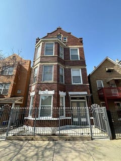 /international/us/2532-s-albany-avenue-chicago-il-110107940331/