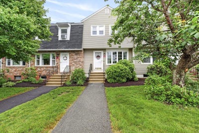 /international/us/4-snowberry-lane-goffstown-nh-110108919767/