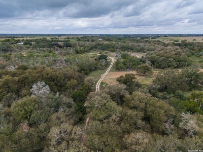 /international/us/581-eden-rd-seguin-tx-110120561151/