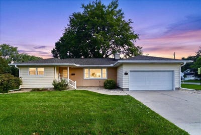 /international/us/7204-university-avenue-middleton-wi-110119764332/