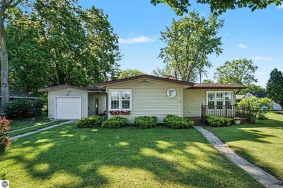 /international/us/131-riverside-drive-alma-mi-110108957026/