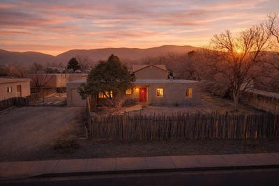 /international/us/1117-gusdorf-taos-nm-110106757980/