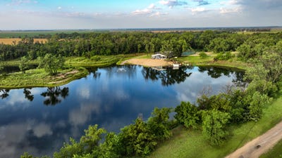 /international/us/1919-sand-hill-rd-burrton-ks-110098410050/