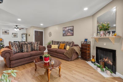 /international/us/1256-patricia-avenue-simi-valley-ca-110101137278/