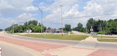 /international/us/4417-remembrance-road-nw-grand-rapids-mi-110105976576/
