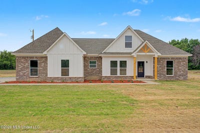 /international/us/697-pioneer-village-road-senatobia-ms-110108966423/