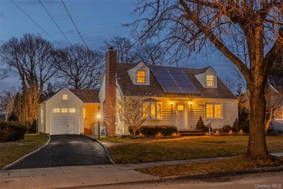 /international/us/26-bedell-place-amityville-ny-110106497632/