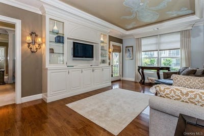 /international/us/1105-roosevelt-way-westbury-ny-110109193056/
