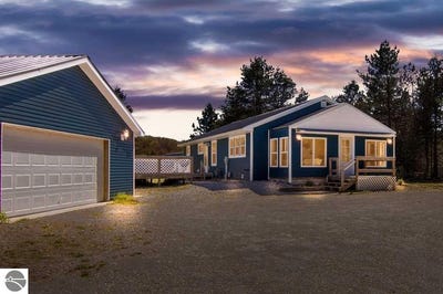 /international/us/17679-fewins-road-interlochen-mi-110108201461/