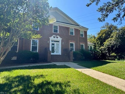 /international/us/820-spruce-forest-court-chesapeake-va-110108612618/