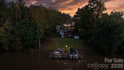 /international/us/291-n-hughes-boulevard-hickory-nc-110120635750/