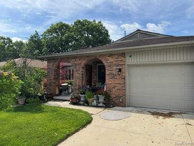 /international/us/44131-westminister-way-canton-twp-mi-110108768534/