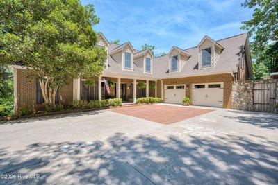 /international/us/201-rhett-drive-mccormick-sc-110108169012/