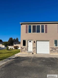 /international/us/3517-greenfield-drive-ammon-id-110110342329/
