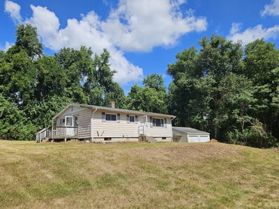 /international/us/781-norwich-avenue-colchester-ct-110101498820/