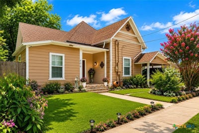 /international/us/606-schwab-street-yoakum-tx-110109660139/