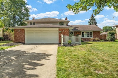 /international/us/13467-belfair-drive-middleburg-heights-oh-110103654910/